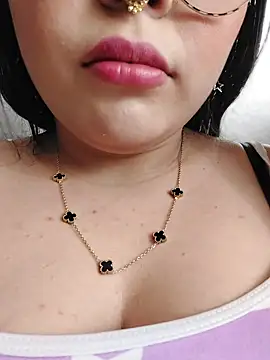 ElinaaxのライブXXXチャット