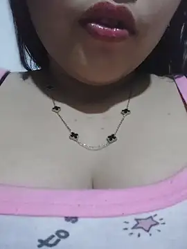 Elinaax Chat XXX in diretta