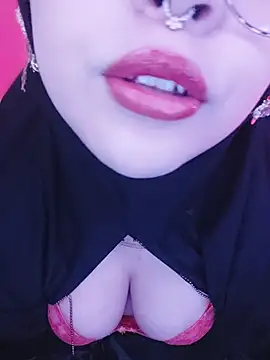 Elinaax Show in webcam