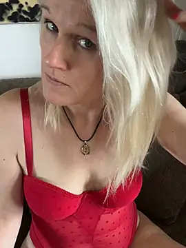 Tinny84's Live XXX Chat