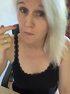 Tinny84 Adlı Modelin Canlı XXX Sohbeti