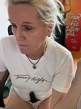 Tinny84 Live XXX-Chat