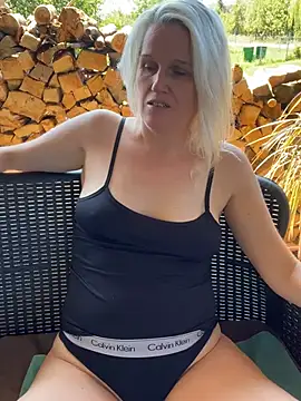 Tinny84n Webbikameraesitys