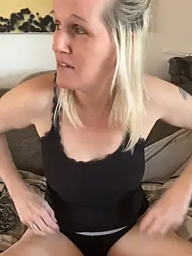 Tinny84's Live XXX Chat