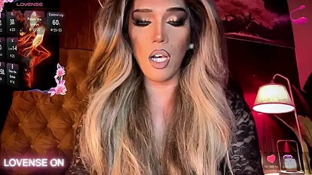 Lo_la_69 Show in webcam