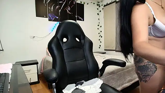yesie_hot's Live XXX Chat