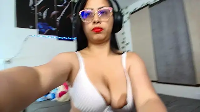 yesie_hot লাইভ XXX চ্যাট
