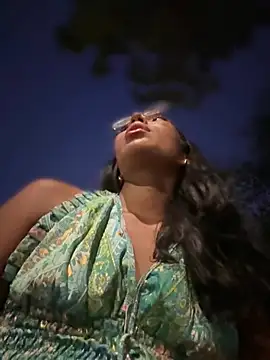 SheenaBrooke: διαδικτυακό σόου στην κάμερα