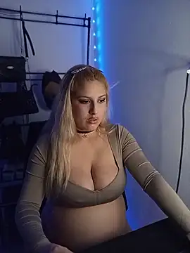 Chat +18 de mica_sweet11 ao vivo