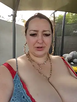 XXX chat uživo modela AMYRA_HOT