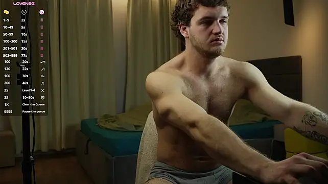 MrbigLouis Show in webcam