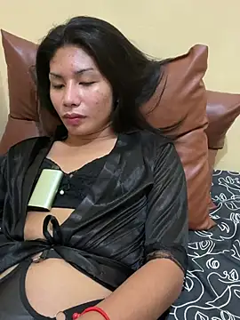 Show de MaxxineMorenaTs na webcam