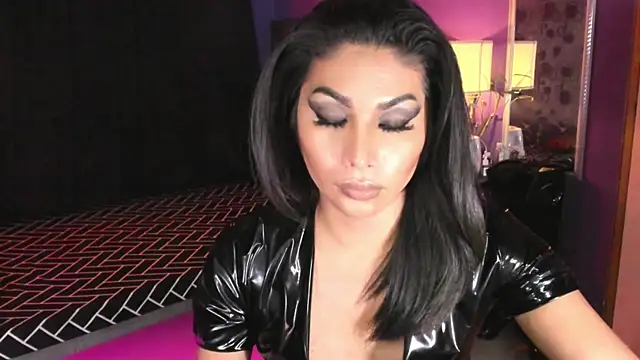 MaxxineMorenaTs Webcam-Show