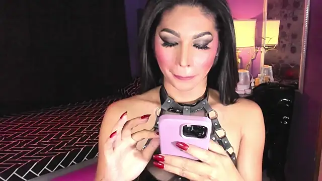 MaxxineMorenaTs Show Webcam