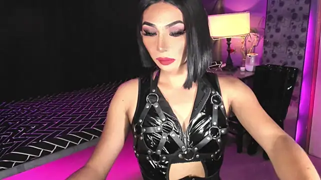 MaxxineMorenaTs' Webcam Show
