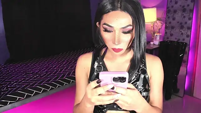 MaxxineMorenaTs Show Webcam