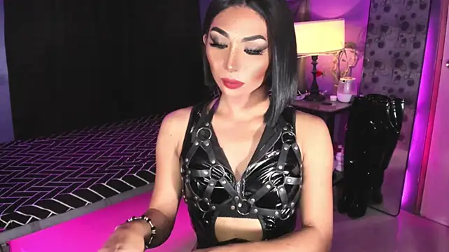 MaxxineMorenaTs Show in webcam