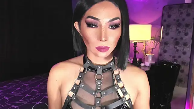 MaxxineMorenaTs' Webcam Show