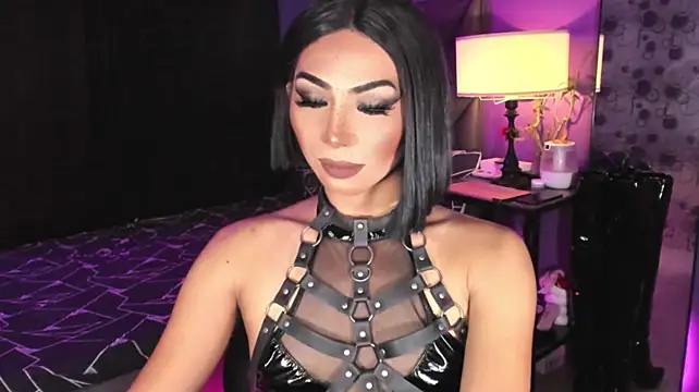 MaxxineMorenaTs Show in webcam