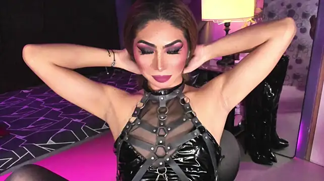 Show modela MaxxineMorenaTs na web-kameri