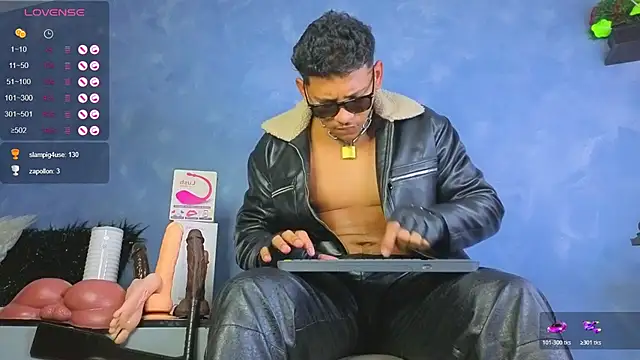 TomLover_12 webcam show