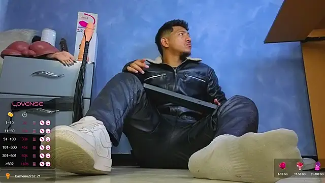 TomLover_12 Show Webcam