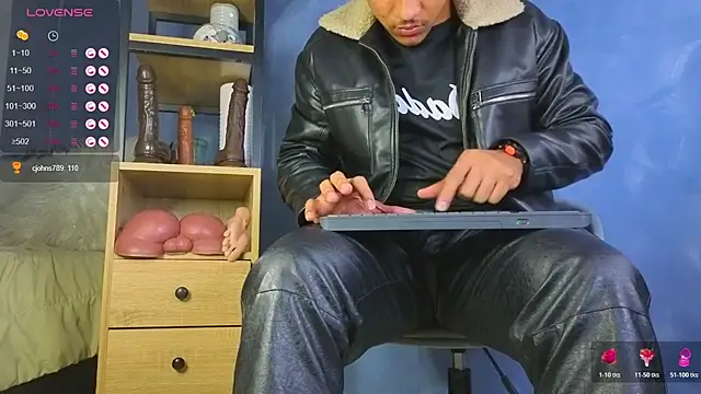 TomLover_12's Webcam Show