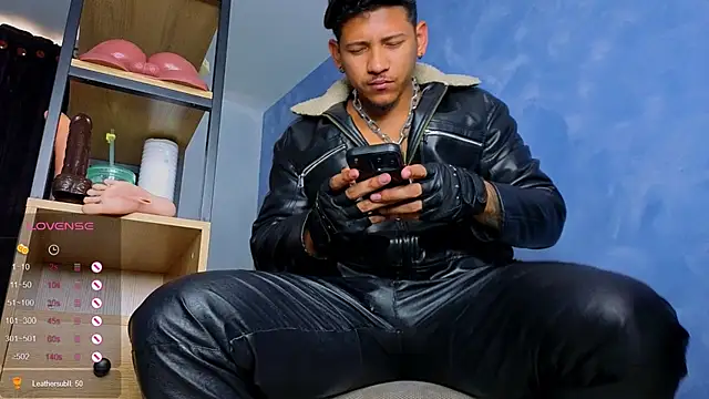 TomLover_12 – webcam-show