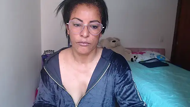 kateleyagrey Adlı Modelin Canlı XXX Sohbeti