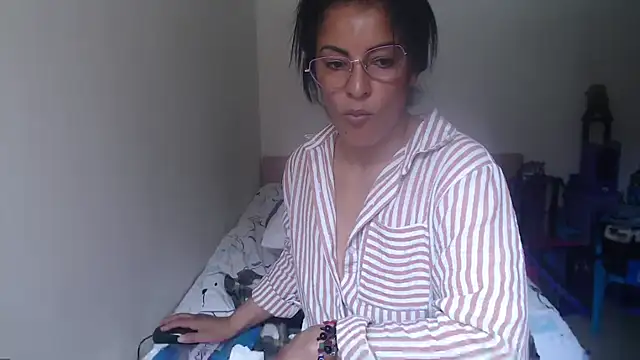kateleyagrey: διαδικτυακό σόου στην κάμερα
