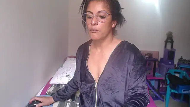 kateleyagrey Adlı Modelin Canlı XXX Sohbeti