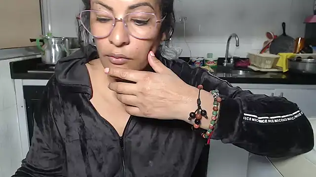 kateleyagrey's Live XXX Chat