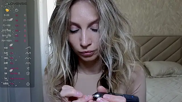 Alice_Wonders live XXX chat
