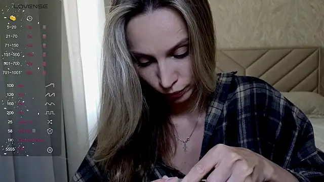 Alice_Wonders Chat XXX live