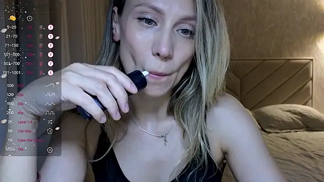 Alice_Wonders Chat XXX in diretta