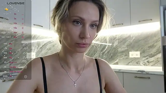 Alice_Wonders' Live XXX Chat