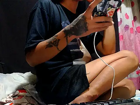 AwesomeMistress_Bigcock Pertunjukan Webcam