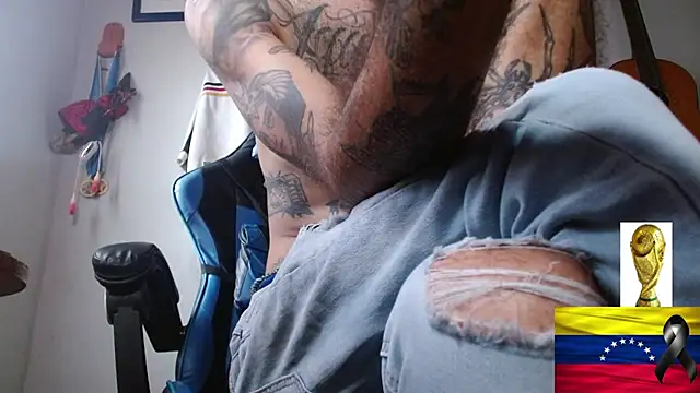 Show modela Tatted21xxx na web-kameri