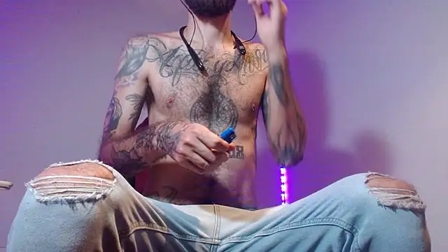 Pokazy przed kamerką – Tatted21xxx