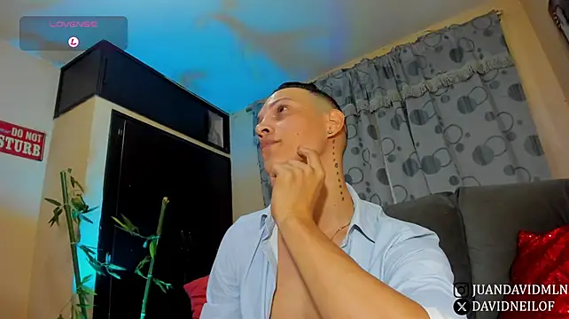 DavidNeill Show in webcam