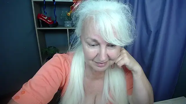 แชท XXX สดของ BlondyLeeBest