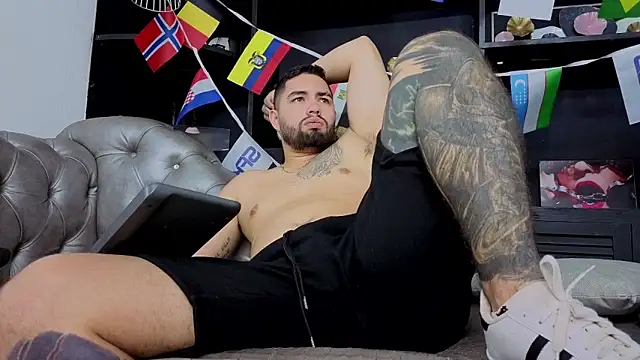 Show modela matteosantos na web-kameri