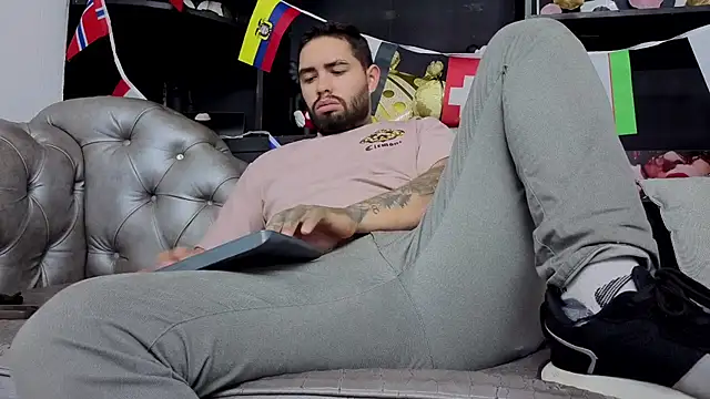 Show modela matteosantos na web-kameri