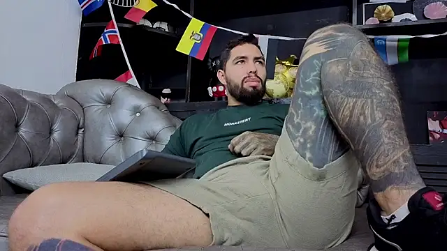 Show modela matteosantos na web-kameri