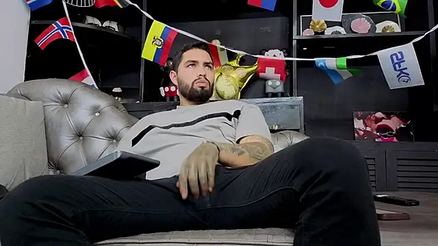 Show modela matteosantos na web-kameri