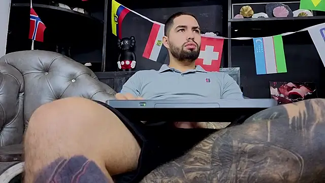 Show modela matteosantos na web-kameri