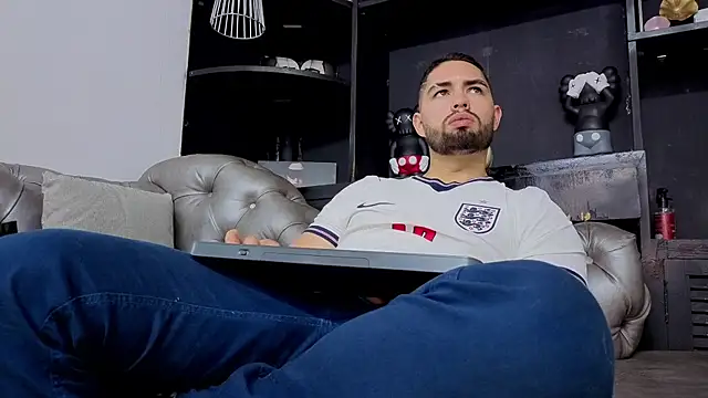 Show modela matteosantos na web-kameri