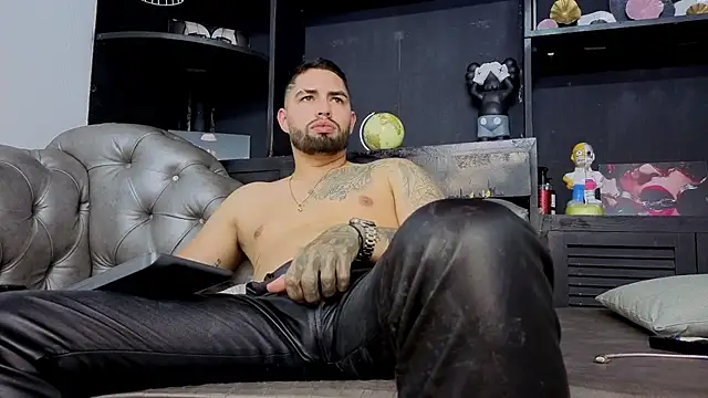 matteosantos Show in webcam