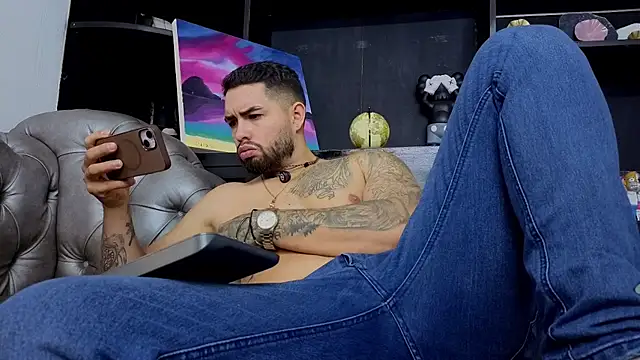 Show modela matteosantos na web-kameri