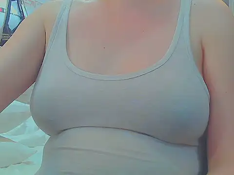 keepmepregnantT Show in webcam
